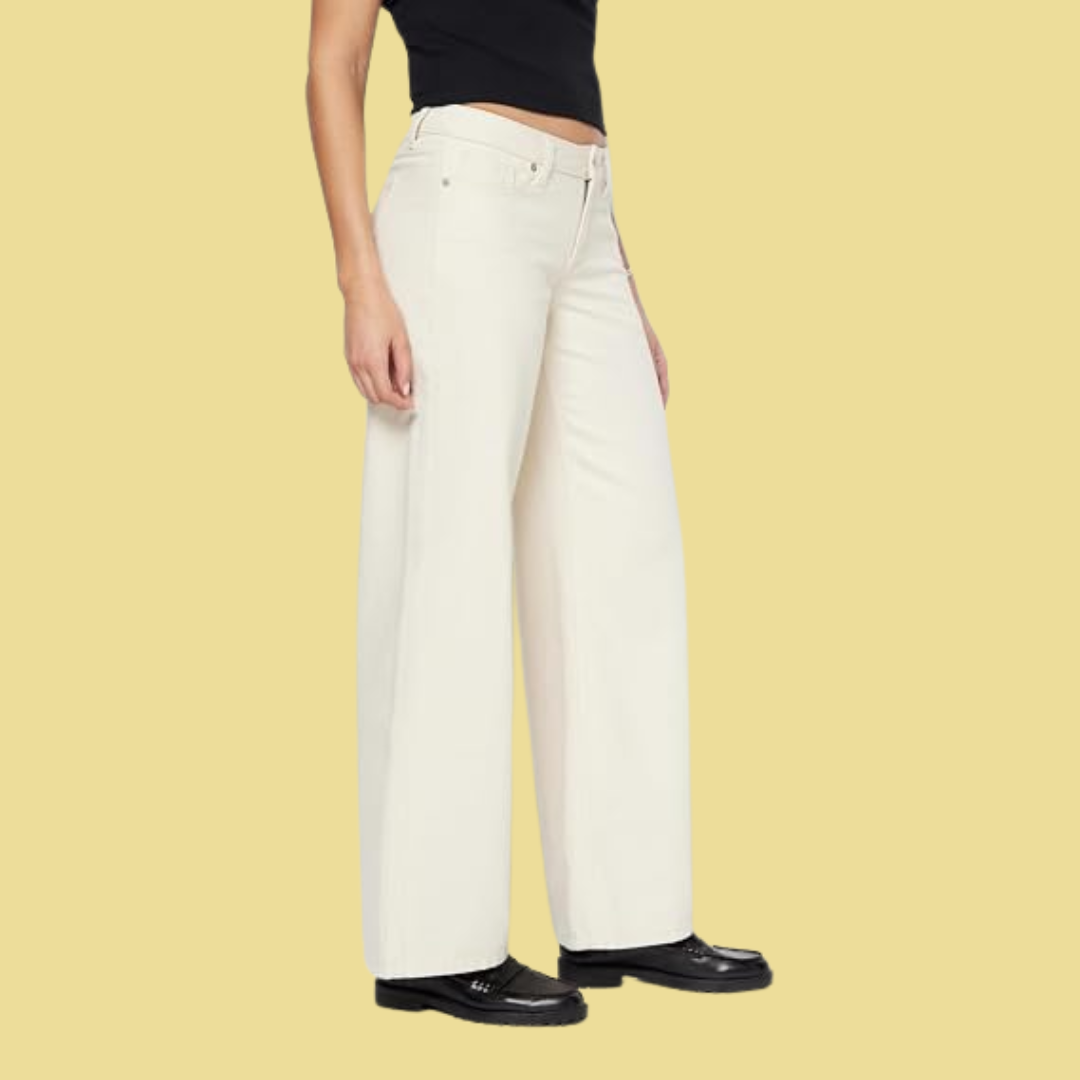 Clara – Weite Jeans in Cremeweiß